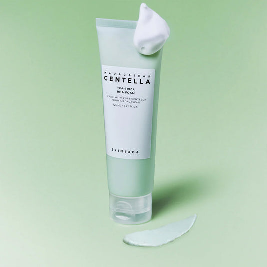 Spumă de curățare cu 0,45% acid salicilic și 0,2% ulei de arbore de ceai Skin1004 Madagascar Centella  125 ml